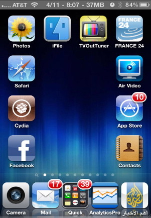 Customize your home screen icons with GridLock  and place icons anywhere on the screen